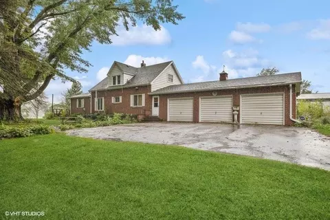 850-852 N County Line Rd, Westville, IN 46391