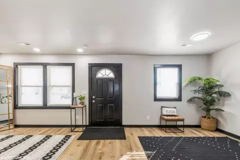 1103 Dearborn Cir, Gary, IN 46403 photo 6