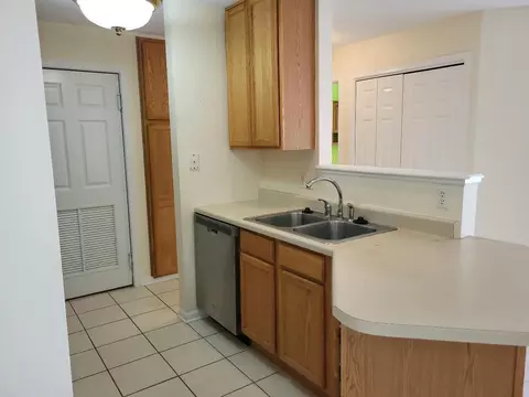 Kitchen - 622 Cambridge Ct #1C, Munster, IN 46321 photo 2 of 2