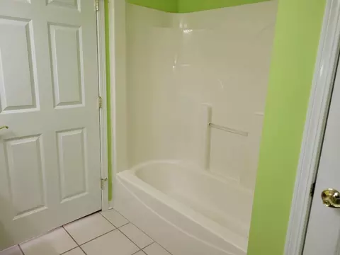 Bath - 622 Cambridge Ct #1C, Munster, IN 46321 photo 5 of 5
