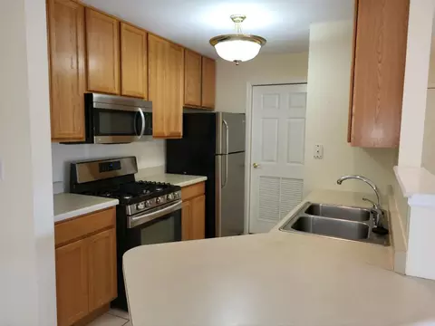 Kitchen - 622 Cambridge Ct #1C, Munster, IN 46321 photo 1 of 2