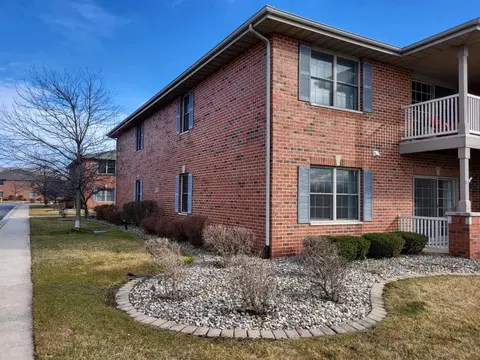 Exterior - 622 Cambridge Ct #1C, Munster, IN 46321 photo 5 of 5