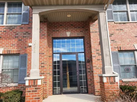 Exterior - 622 Cambridge Ct #1C, Munster, IN 46321 photo 4 of 5