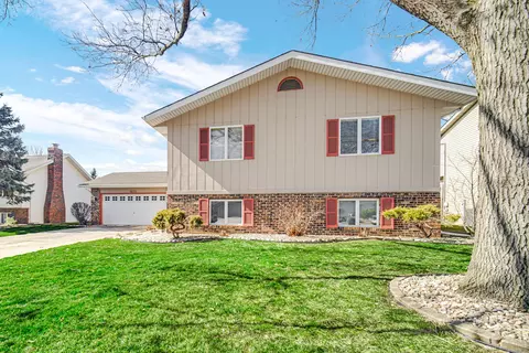 Exterior - 614 Holly Ln, Griffith, IN 46319 photo 1 of 10