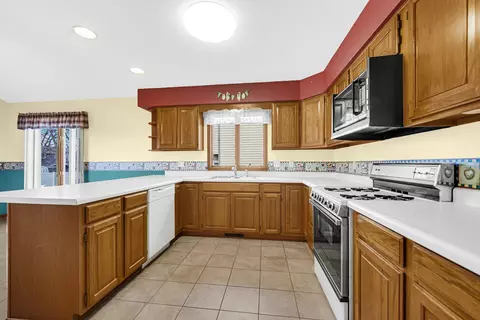Kitchen - 614 Holly Ln, Griffith, IN 46319 photo 4 of 5