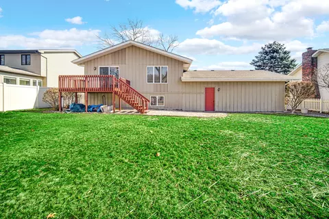Exterior - 614 Holly Ln, Griffith, IN 46319 photo 5 of 10