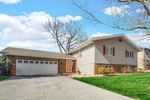Exterior - 614 Holly Ln, Griffith, IN 46319 photo 2 of 10