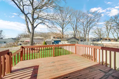 Exterior - 614 Holly Ln, Griffith, IN 46319 photo 6 of 10
