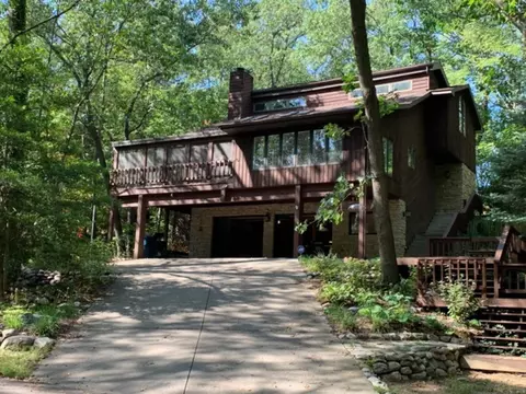 26 W Ripplewater Ave, Beverly Shores, IN 46301