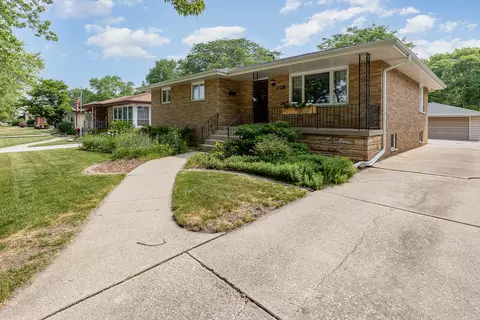 8155 Woodlawn Ave, Munster, IN 46321