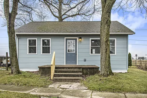 599 Roanoke Rd, Kingsford Heights, IN 46346