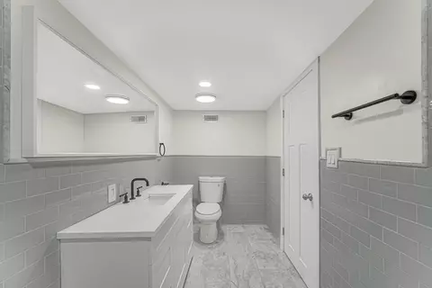 532 Harrison St, Gary, IN 46402 photo 17