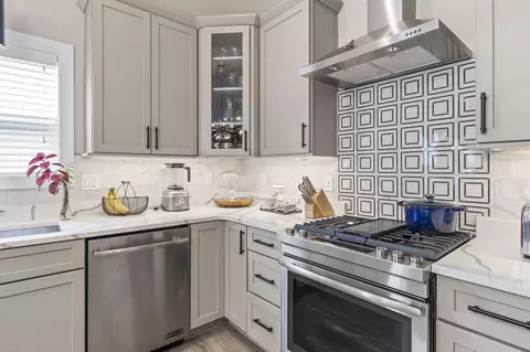 Kitchen - 690 Verdano Ter, Crown Point, IN 46307 photo 10 of 11