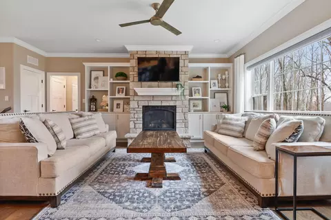 169 N Summerfield Dr, Valparaiso, IN 46385 photo 3