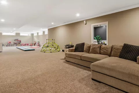 169 N Summerfield Dr, Valparaiso, IN 46385 photo 11