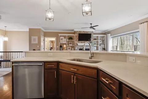 169 N Summerfield Dr, Valparaiso, IN 46385 photo 17
