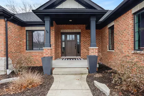 169 N Summerfield Dr, Valparaiso, IN 46385 photo 2