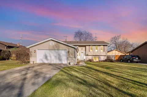7935 Frederick Ave, Munster, IN 46321 photo 2