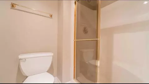 Bath - 815 Swan Dr #3-A, Dyer, IN 46311 photo 2 of 4