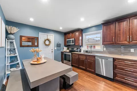 Kitchen - 302 Arrowhead Dr, Lowell, IN 46356 photo 2 of 3
