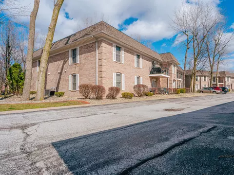 Exterior - 2640 Georgetowne Dr #A2, Highland, IN 46322 photo 6 of 8