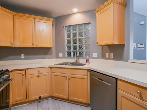 Kitchen - 2640 Georgetowne Dr #A2, Highland, IN 46322 photo 2 of 4