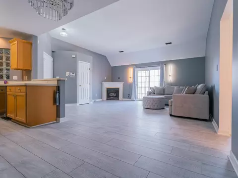Living - 2640 Georgetowne Dr #A2, Highland, IN 46322 photo 4 of 4