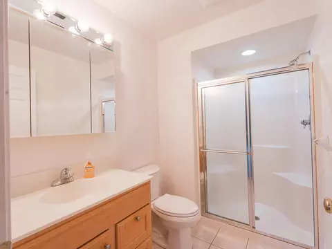 Bath - 2640 Georgetowne Dr #A2, Highland, IN 46322 photo 1 of 3