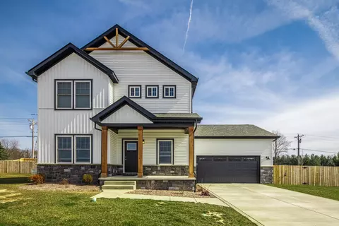 501 Dayspring Ct, Valparaiso, IN 46385