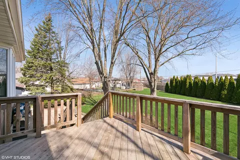 Exterior - 733 Northgate Dr, Dyer, IN 46311 photo 4 of 4