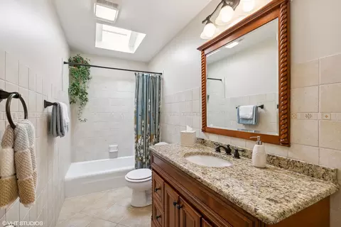 Bath - 733 Northgate Dr, Dyer, IN 46311 photo 1 of 2