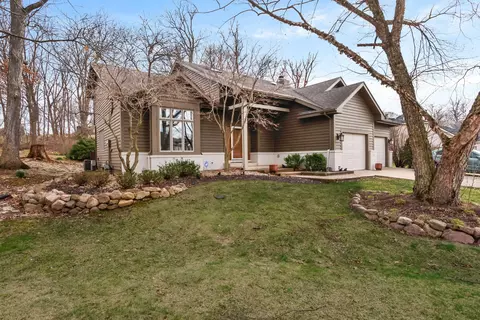 356 Tremont Ln, Valparaiso, IN 46385