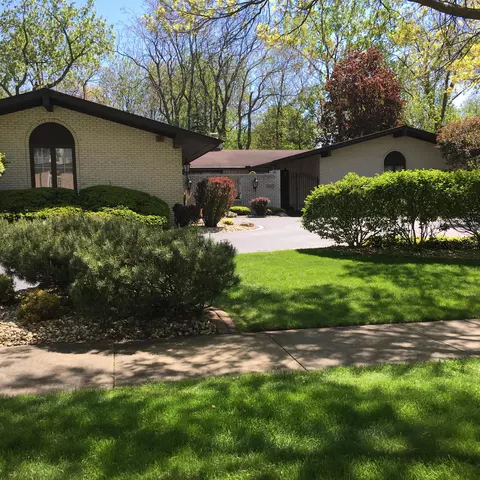 Exterior - 8713 Crestwood Ave, Munster, IN 46321 photo 8 of 11