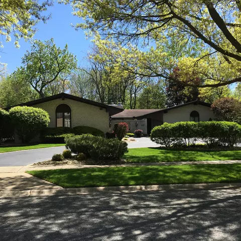 Exterior - 8713 Crestwood Ave, Munster, IN 46321 photo 7 of 11
