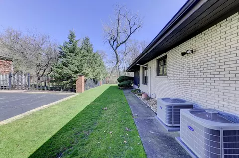 Exterior - 8713 Crestwood Ave, Munster, IN 46321 photo 4 of 11