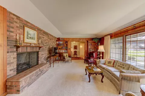 Living - 8713 Crestwood Ave, Munster, IN 46321 photo 3 of 4