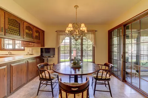 Dining - 8713 Crestwood Ave, Munster, IN 46321 photo 3 of 3