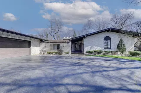 Exterior - 8713 Crestwood Ave, Munster, IN 46321 photo 9 of 11
