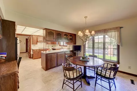 Dining - 8713 Crestwood Ave, Munster, IN 46321 photo 2 of 3