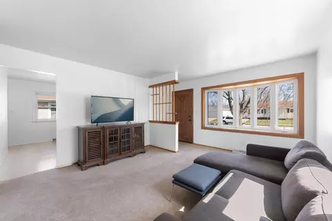 136 N Jay St, Griffith, IN 46319 photo 4