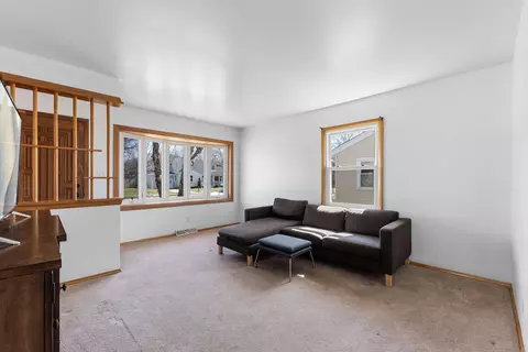 136 N Jay St, Griffith, IN 46319 photo 3