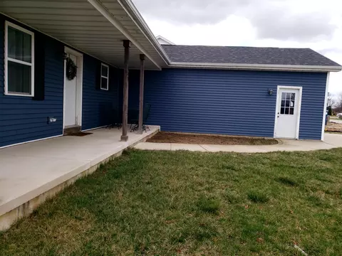 527 Juniper St, De Motte, IN 46310 photo 2