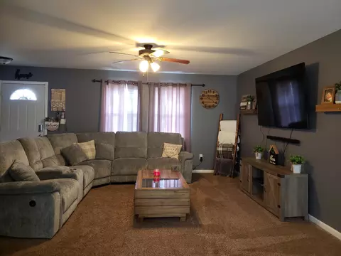 527 Juniper St, De Motte, IN 46310 photo 3