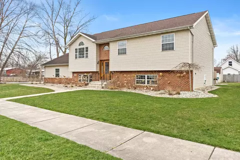 Exterior - 132 N Elgin St, Griffith, IN 46319 photo 2 of 5