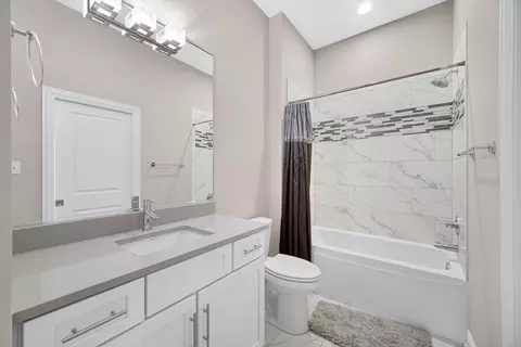 Bath - 320 N Indiana Ave, Crown Point, IN 46307 photo 1 of 3