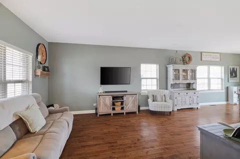 Living - 17841 Oak Park Ln, Lowell, IN 46356 photo 1 of 2