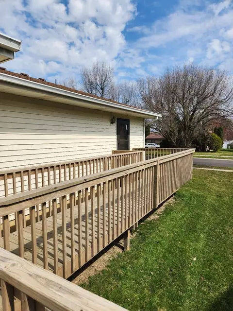 Exterior - 751 Clover Ln, Crown Point, IN 46307 photo 2 of 4