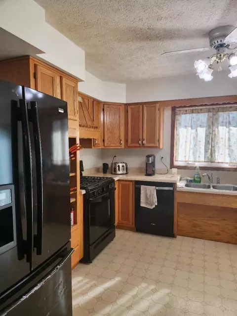 Kitchen - 751 Clover Ln, Crown Point, IN 46307 photo 1 of 5