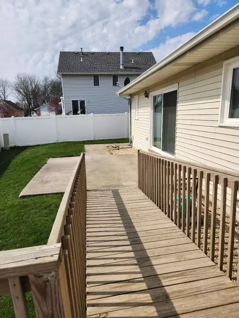 Exterior - 751 Clover Ln, Crown Point, IN 46307 photo 3 of 4
