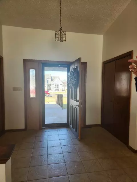 Entry Way - 751 Clover Ln, Crown Point, IN 46307 photo 1 of 4
